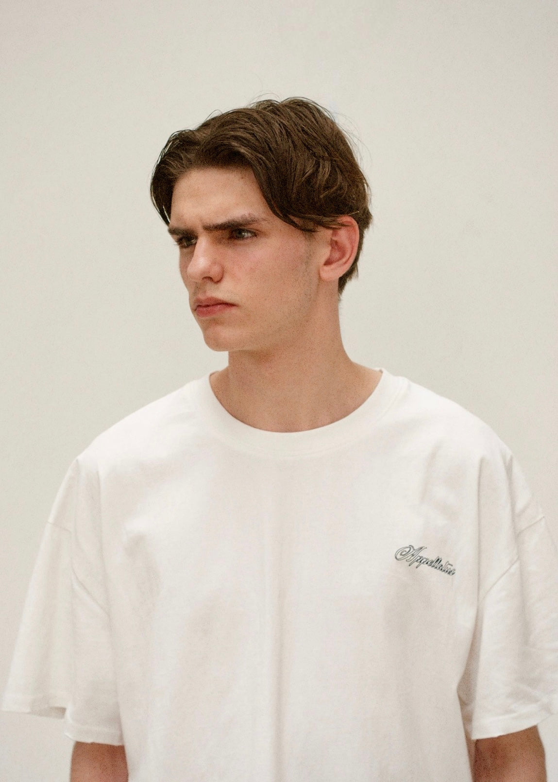 DISTRESSED SCRIPT LOGO T-SHIRT